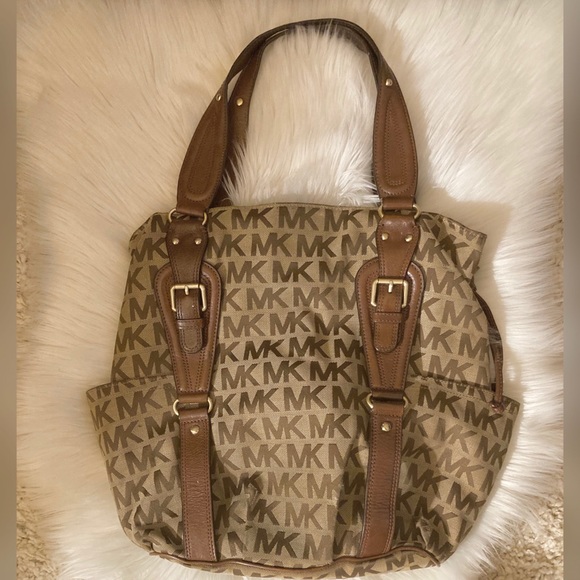 Michael kors authentic handbag - Picture 2 of 12